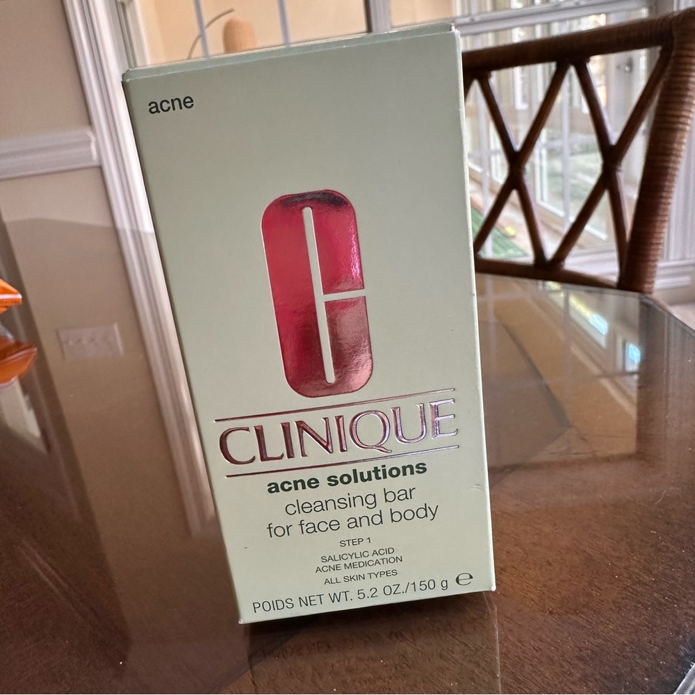 NWB Clinique Acne Solutions Cleansing Bar
Soap for Face and Body 5.2oz/150g